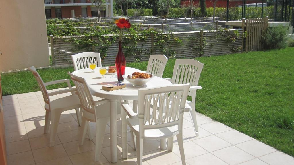 Residence Goelia Royal Cap Villeneuve-Loubet Bagian luar foto